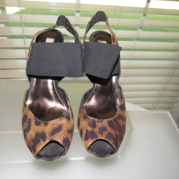 Simply Vera Vera Wang Debbie Leopard Print Peep-Toe Elastic Band Stiletto Heels - Picture 5 of 8